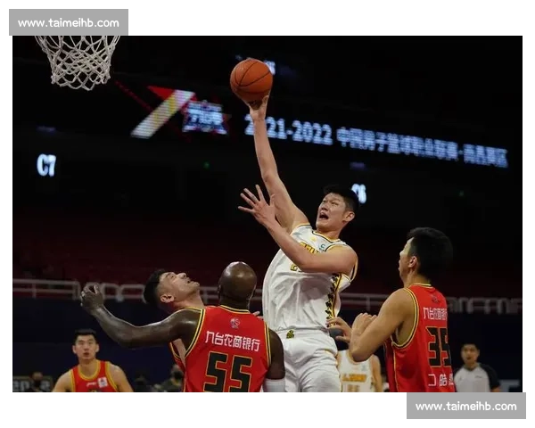 崔新泉高效 14+4 助率队取胜 能攻善传尽显全能身手